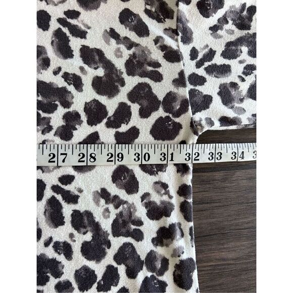 C&C California Leopard Animal Print Sugar Swizzle Mock Neck Sweater Blouse Size - Picture 8 of 9